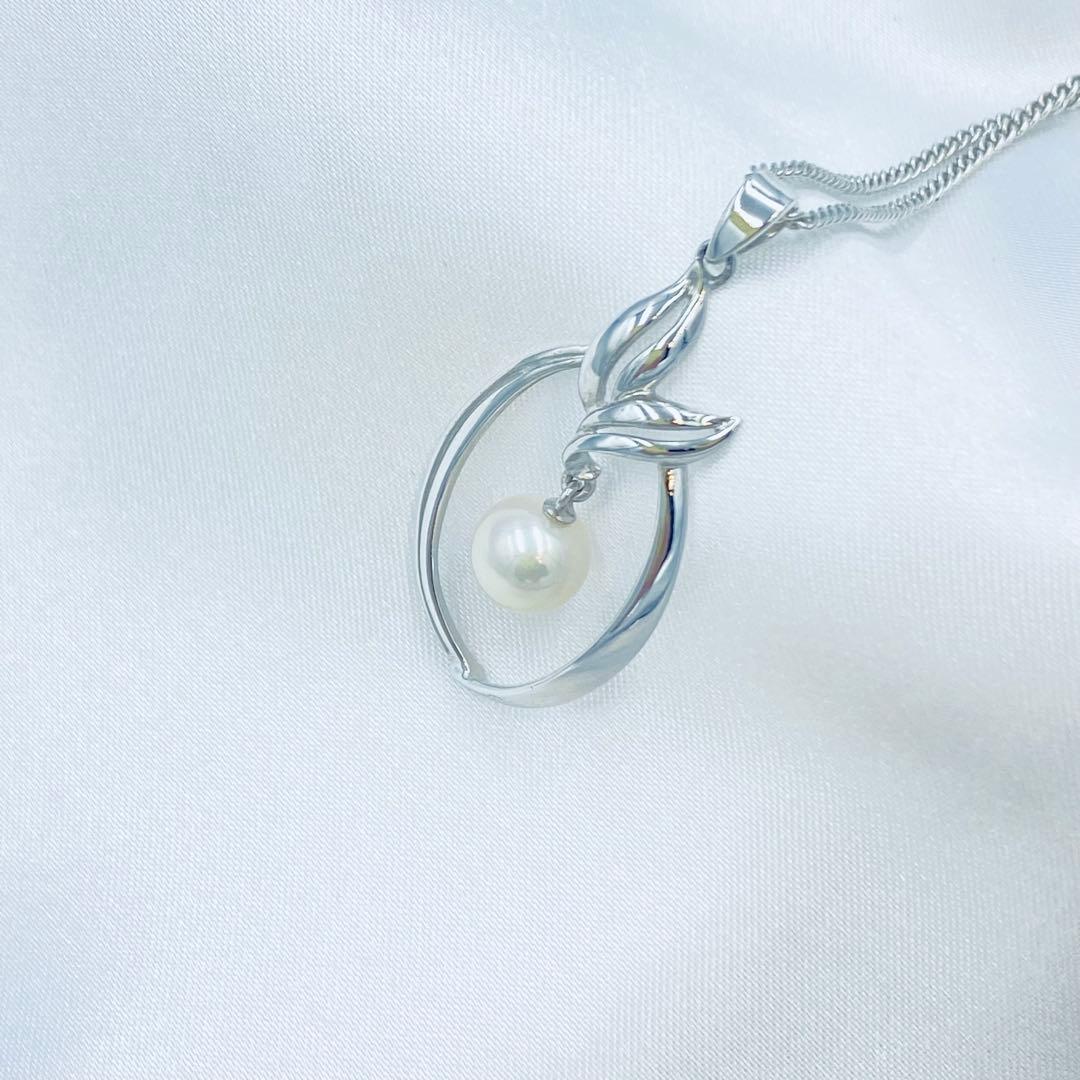 Mikimoto pearl pendant necklace featuring a 6.5mm pearl with 2x3cm pendant on a 39cm chain