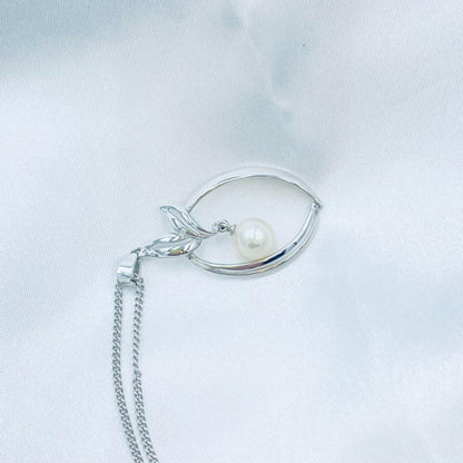 Mikimoto pearl pendant necklace featuring a 6.5mm pearl with 2x3cm pendant on a 39cm chain