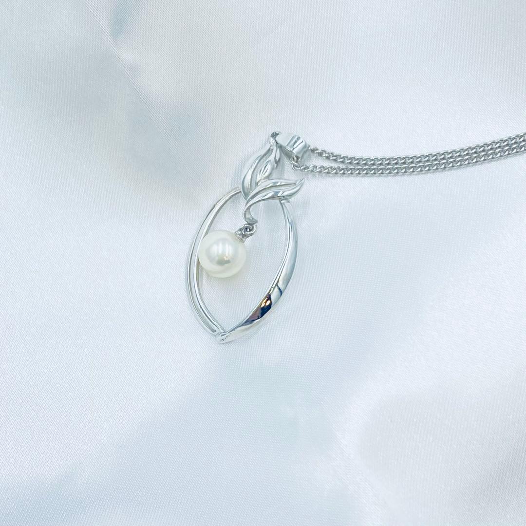 Mikimoto pearl pendant necklace featuring a 6.5mm pearl with 2x3cm pendant on a 39cm chain