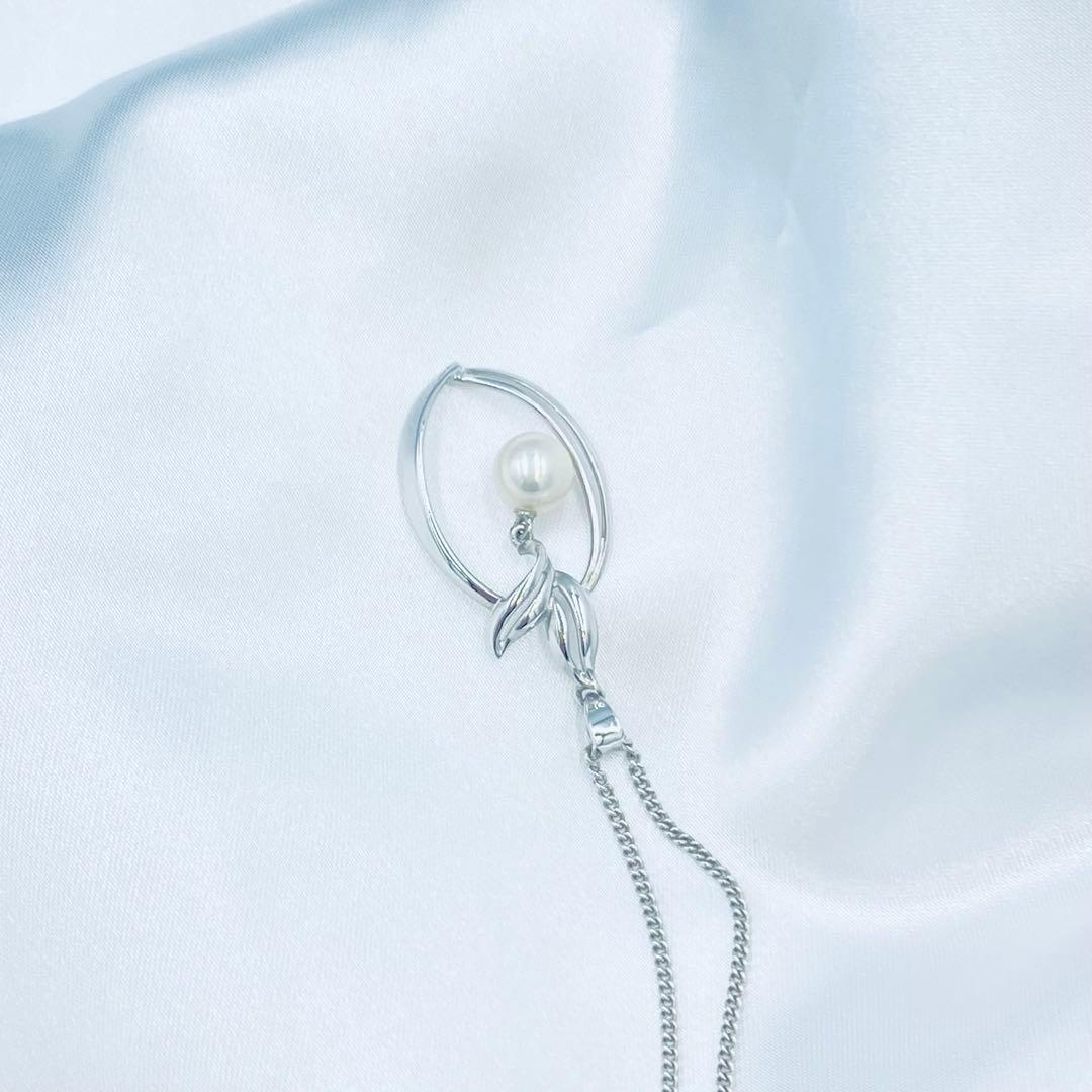 Mikimoto pearl pendant necklace featuring a 6.5mm pearl with 2x3cm pendant on a 39cm chain