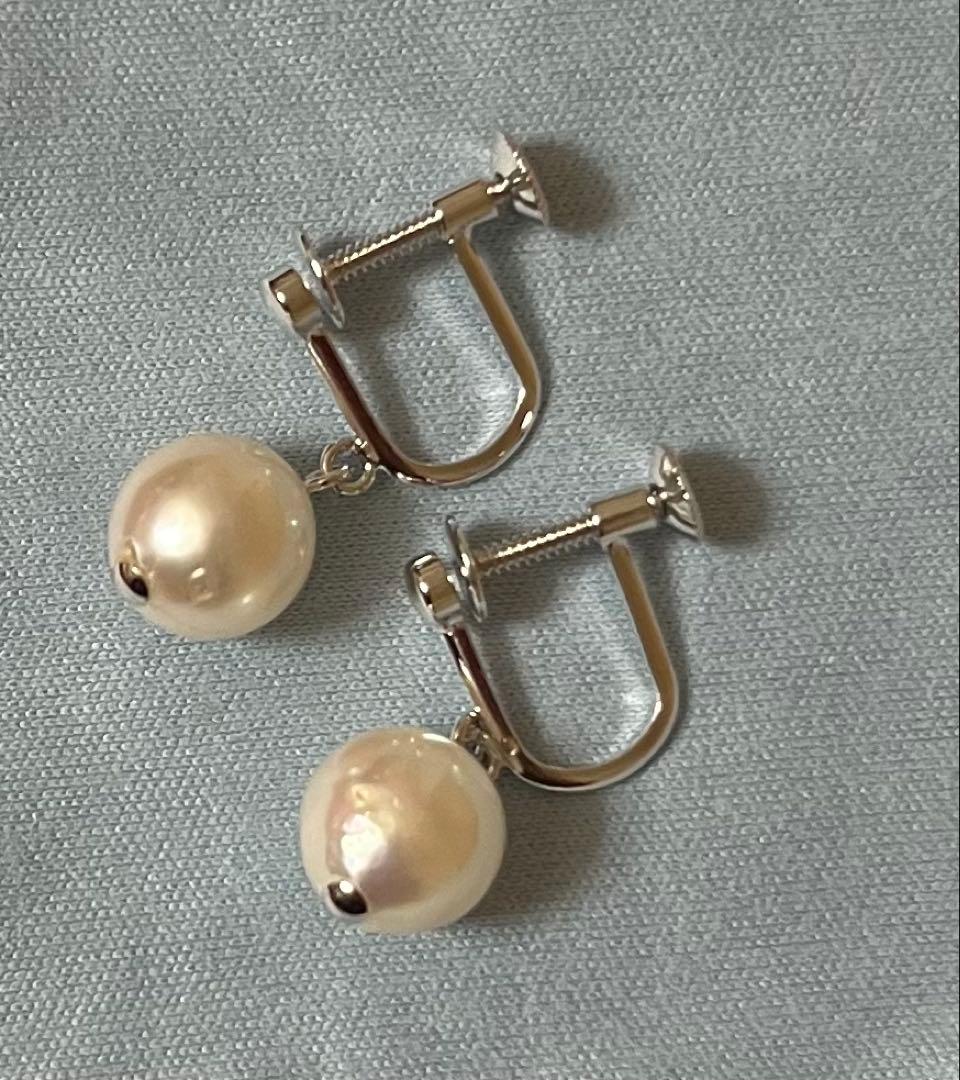 Takashimaya Akoya pearl necklace and earrings set featuring 8-8.5mm slightly pinkish and white pearls with silver clasp