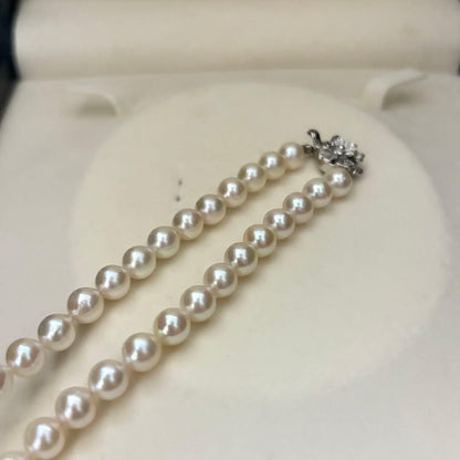Akyoya white pearl necklace with 6.5-7.0mm pearls measuring 42cm in length weighing 27.4g