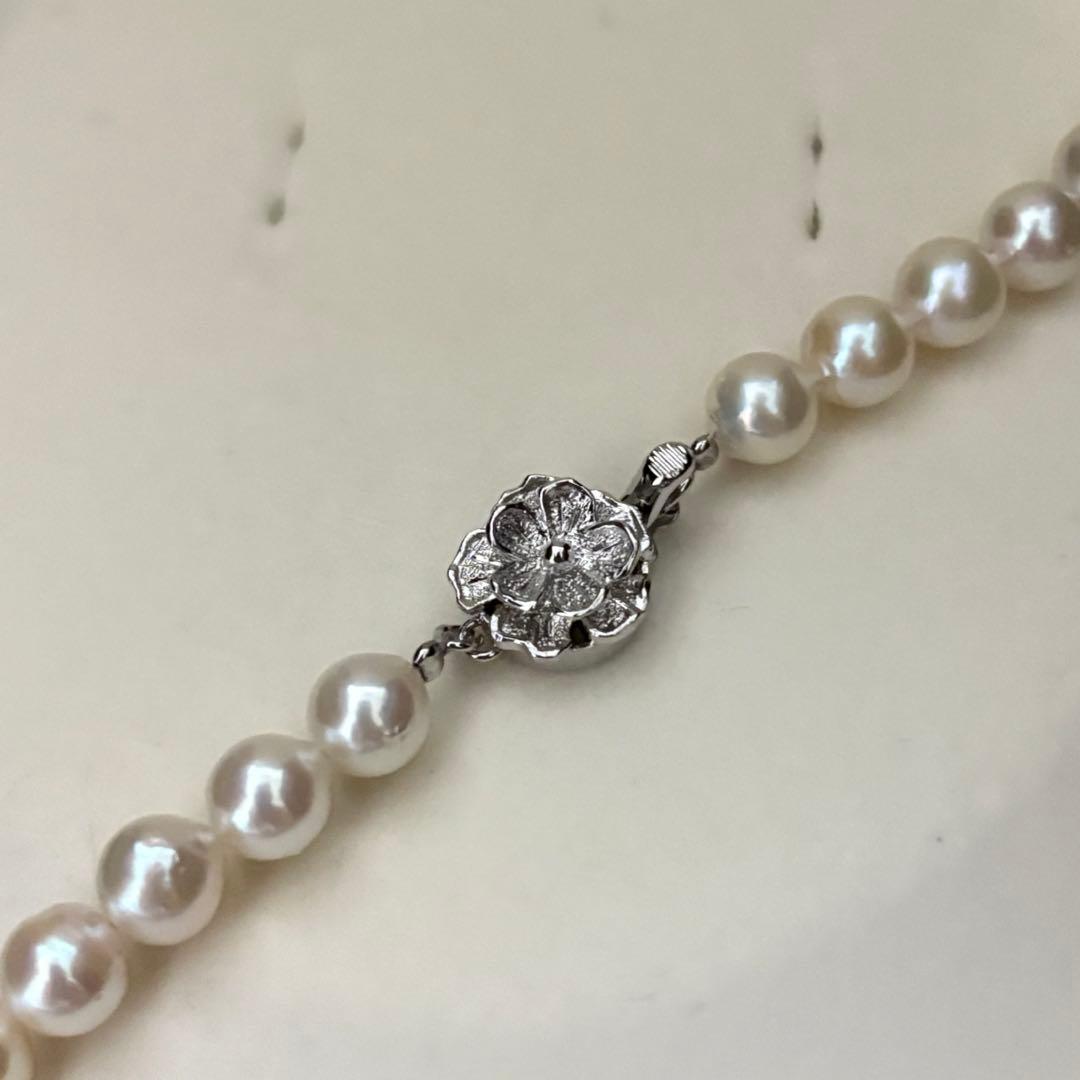 Akyoya white pearl necklace with 6.5-7.0mm pearls measuring 42cm in length weighing 27.4g