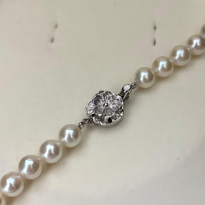 Akyoya white pearl necklace with 6.5-7.0mm pearls measuring 42cm in length weighing 27.4g