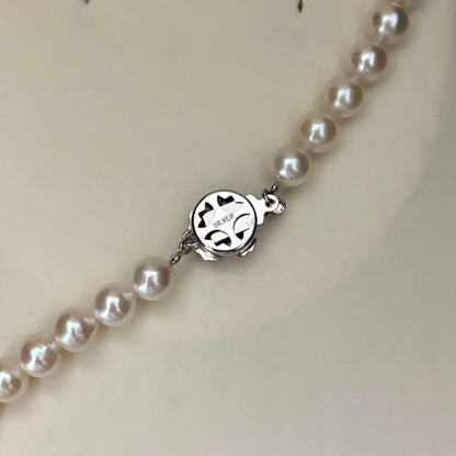 Akyoya white pearl necklace with 6.5-7.0mm pearls measuring 42cm in length weighing 27.4g
