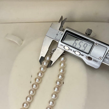 Akyoya white pearl necklace with 6.5-7.0mm pearls measuring 42cm in length weighing 27.4g
