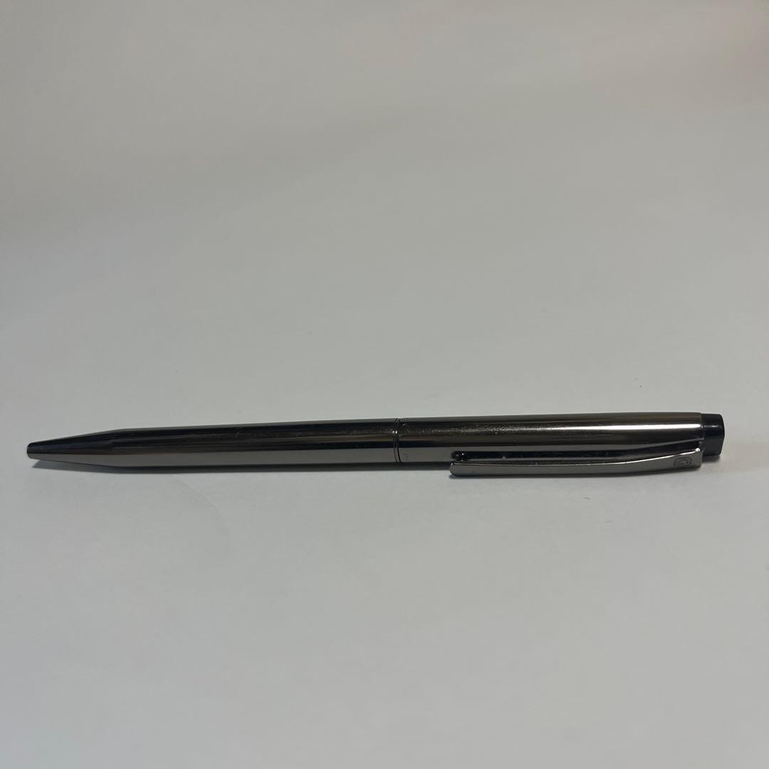 Silver metal PILOT Grandee PRIERE ballpoint pen with smooth finish and sleek design
