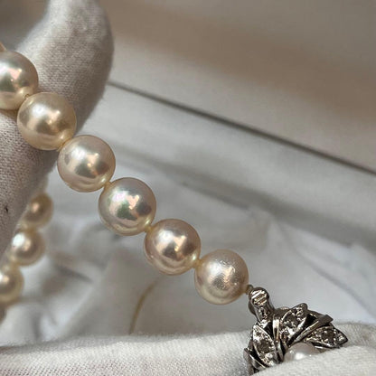 Akoya white pearl necklace with 8.6-8.8mm pearls and silver clasp, 41cm length