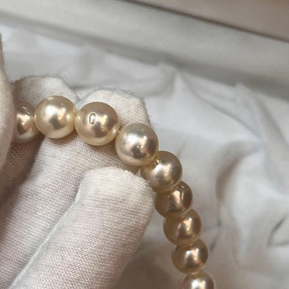 Akoya white pearl necklace with 8.6-8.8mm pearls and silver clasp, 41cm length