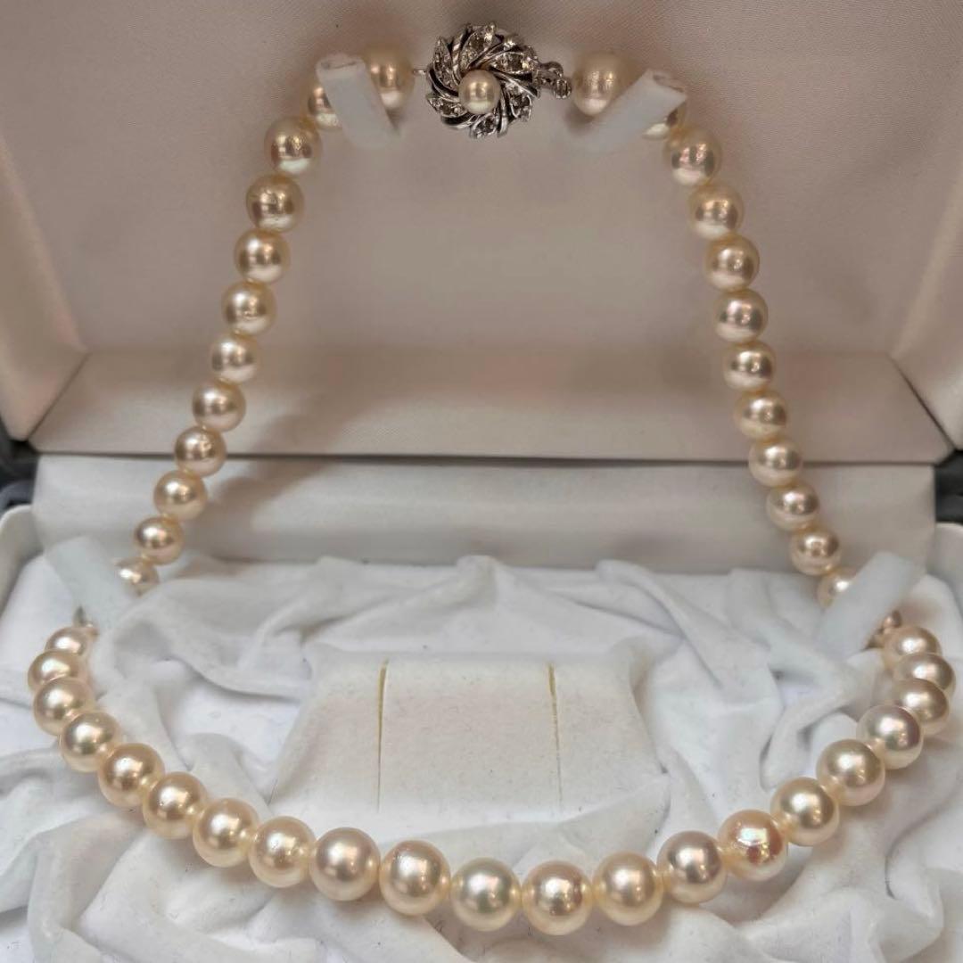 Akoya white pearl necklace with 8.6-8.8mm pearls and silver clasp, 41cm length
