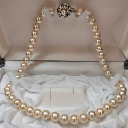 Akoya white pearl necklace with 8.6-8.8mm pearls and silver clasp, 41cm length