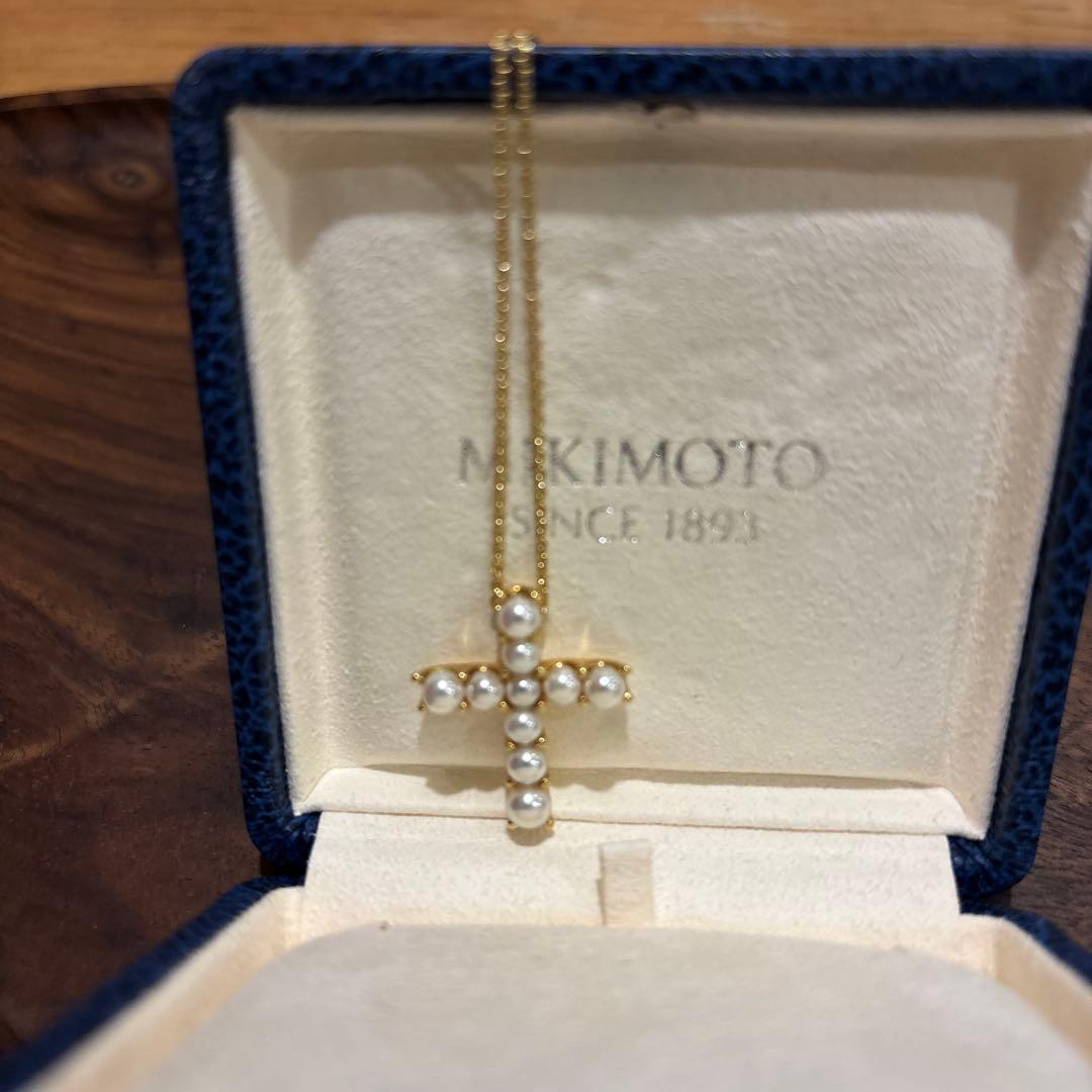 Kuro Cross Cross Shape necklace in K18YG yellow gold with pearl accents on a white background