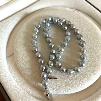 Aoyama Pearl Baroque pearl necklace with blue-grey beads measuring 7.5-8.5 mm and a 40 cm length