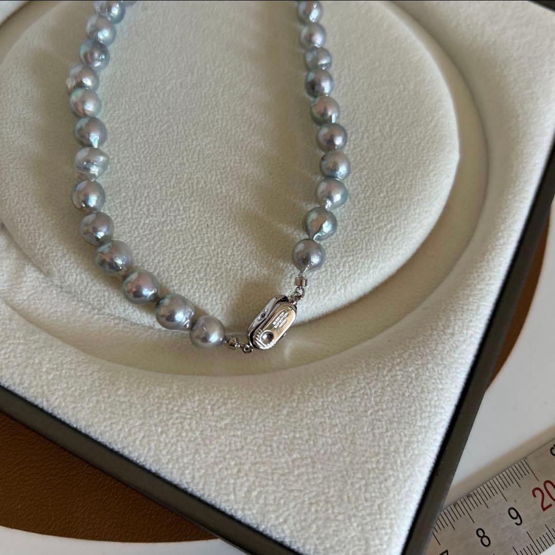 Aoyama Pearl Baroque pearl necklace with blue-grey beads measuring 7.5-8.5 mm and a 40 cm length