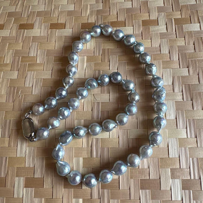 Aoyama Pearl Baroque pearl necklace with blue-grey beads measuring 7.5-8.5 mm and a 40 cm length