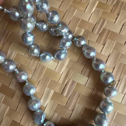 Aoyama Pearl Baroque pearl necklace with blue-grey beads measuring 7.5-8.5 mm and a 40 cm length