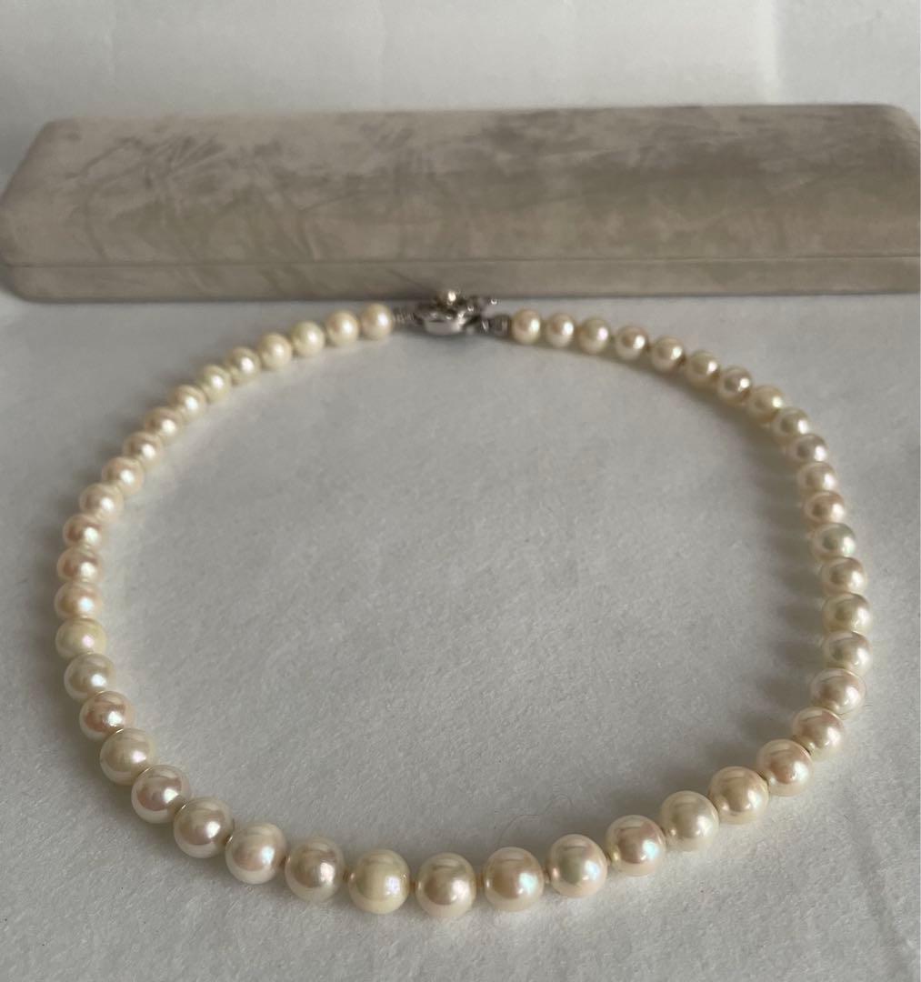Aukoya pearl necklace with large 8.5mm round pearls and silver princess clasp on a white background