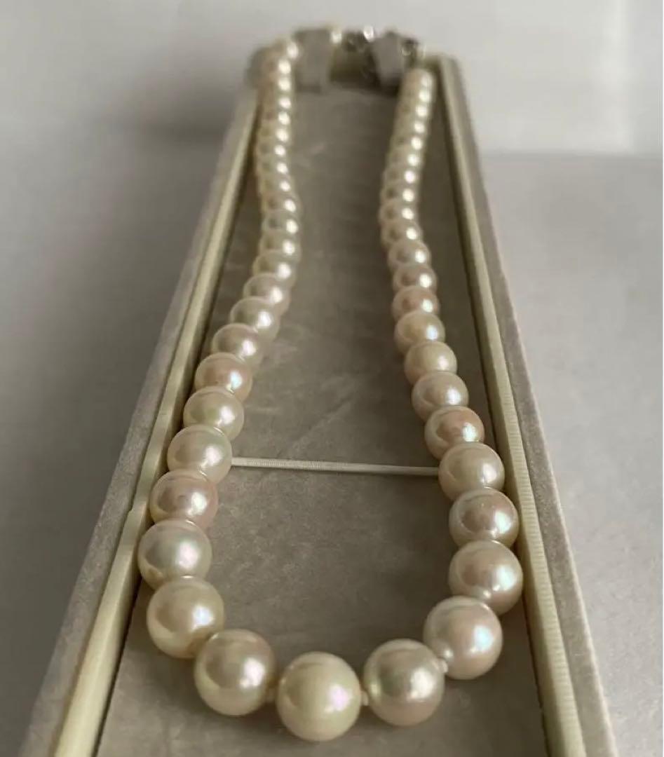 Aukoya pearl necklace with large 8.5mm round pearls and silver princess clasp on a white background