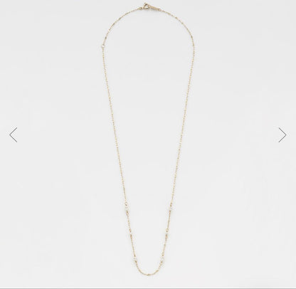 Agete pearl necklace with 45 cm length featuring lustrous white pearls on a delicate chain