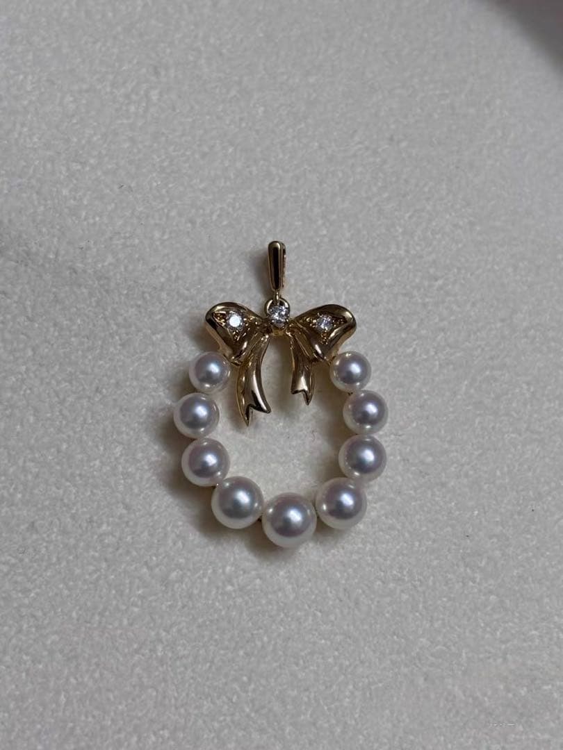 Mikimoto K18 gold pendant top shaped like a ribbon with pearl and diamond decorations