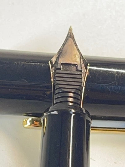 PILOT Pen K14 585 fountain pen crafted from K14 585 gold material shown in close-up