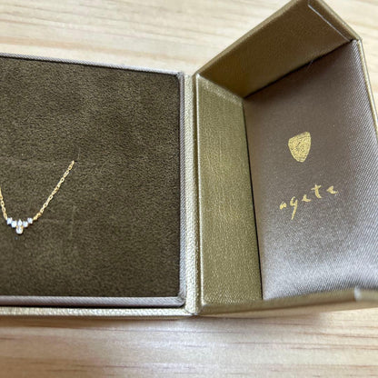 Agete gold necklace featuring a sparkling diamond pendant on a 40 cm chain