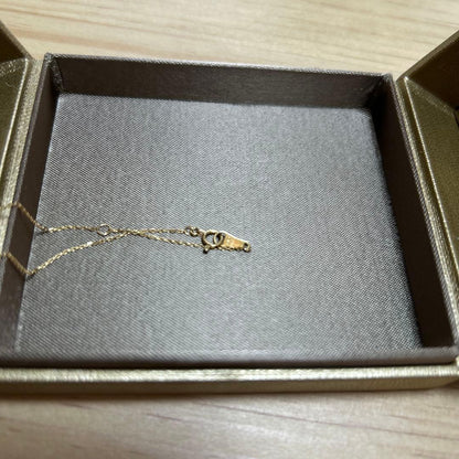 Agete gold necklace featuring a sparkling diamond pendant on a 40 cm chain