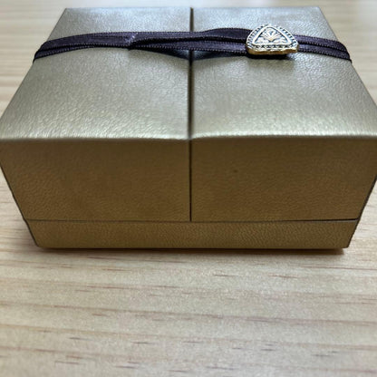Agete gold necklace featuring a sparkling diamond pendant on a 40 cm chain
