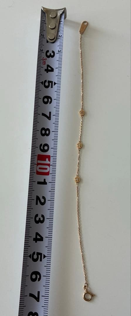 Agate K10 Gold Bracelet featuring delicate diamonds on a fine gold chain
