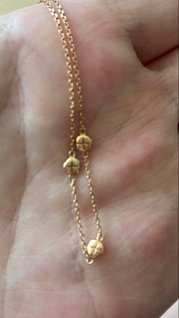 Agate K10 Gold Bracelet featuring delicate diamonds on a fine gold chain