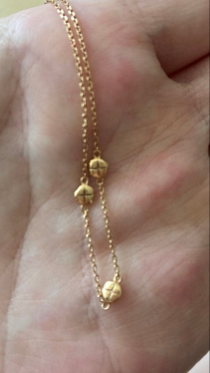 Agate K10 Gold Bracelet featuring delicate diamonds on a fine gold chain