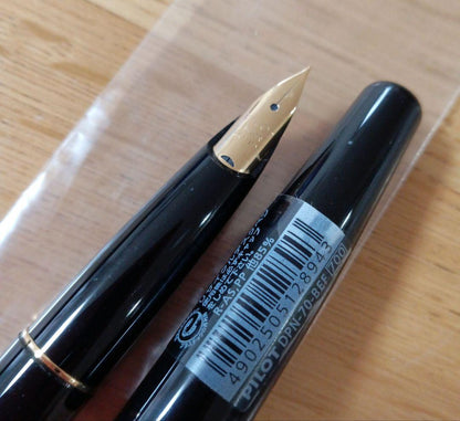 Black Pilot DPN-70-BEF fountain desk pen with extra fine nib in new unused condition