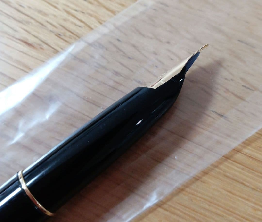 Black Pilot DPN-70-BEF fountain desk pen with extra fine nib in new unused condition