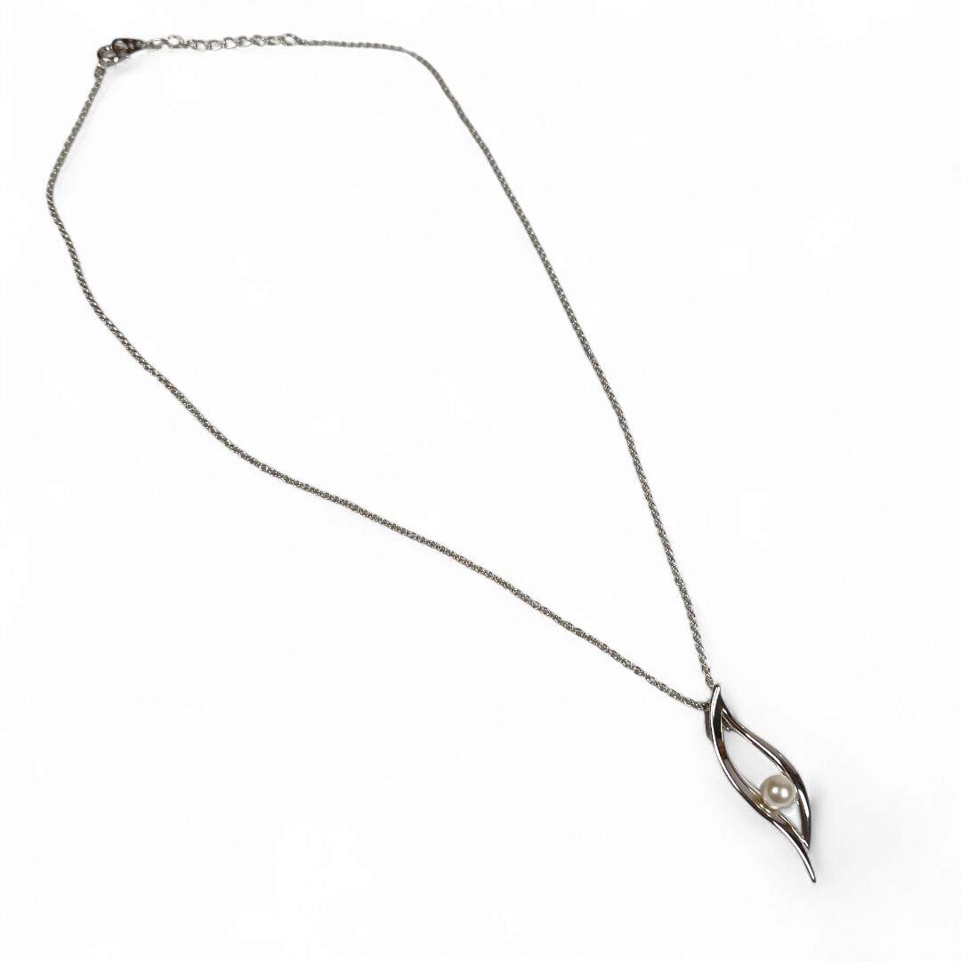 Tasaki Tahashi pearl pendant necklace featuring a 4.5 mm freshwater pearl on a 42 cm silver chain