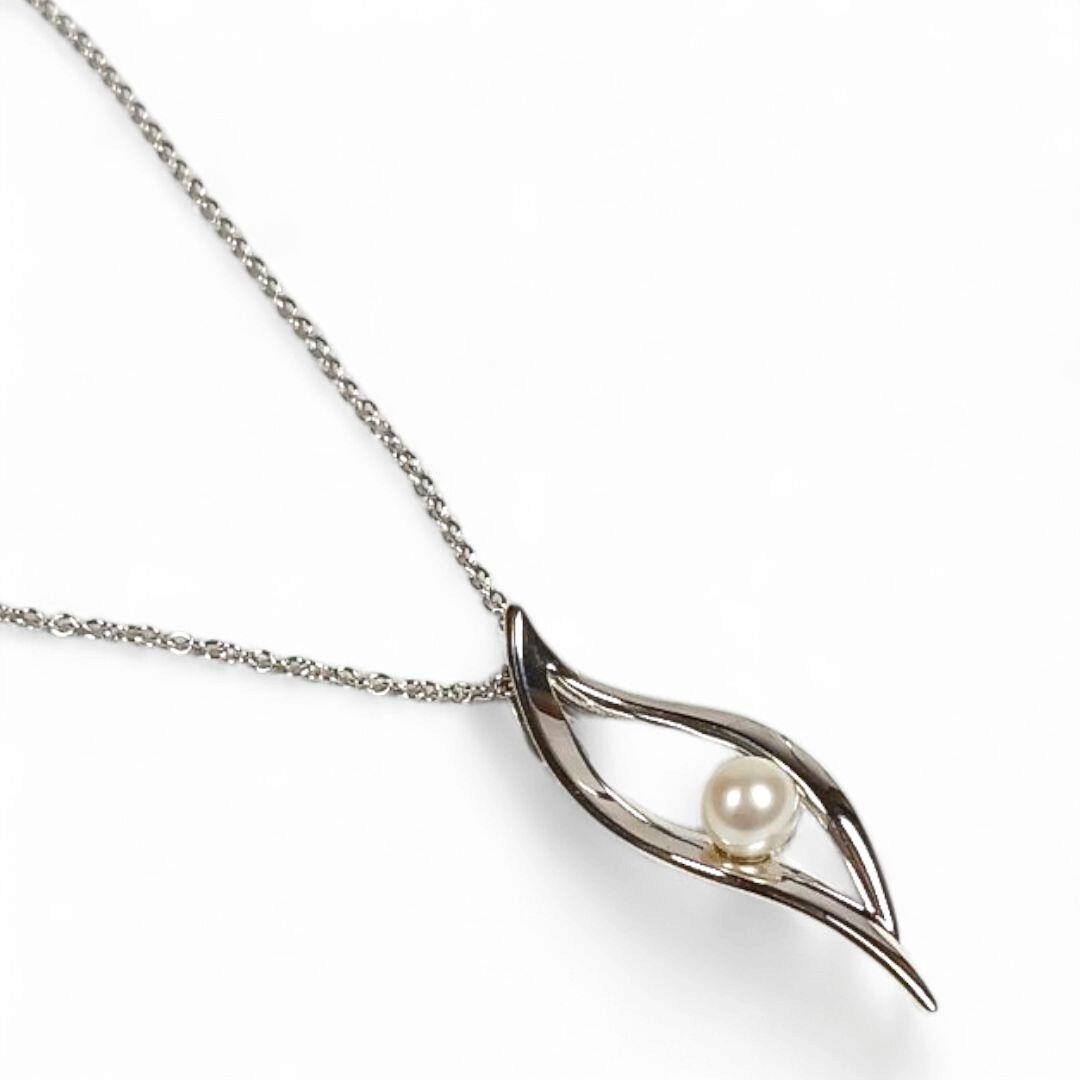 Tasaki Tahashi pearl pendant necklace featuring a 4.5 mm freshwater pearl on a 42 cm silver chain