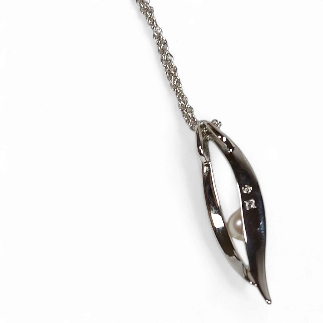 Tasaki Tahashi pearl pendant necklace featuring a 4.5 mm freshwater pearl on a 42 cm silver chain