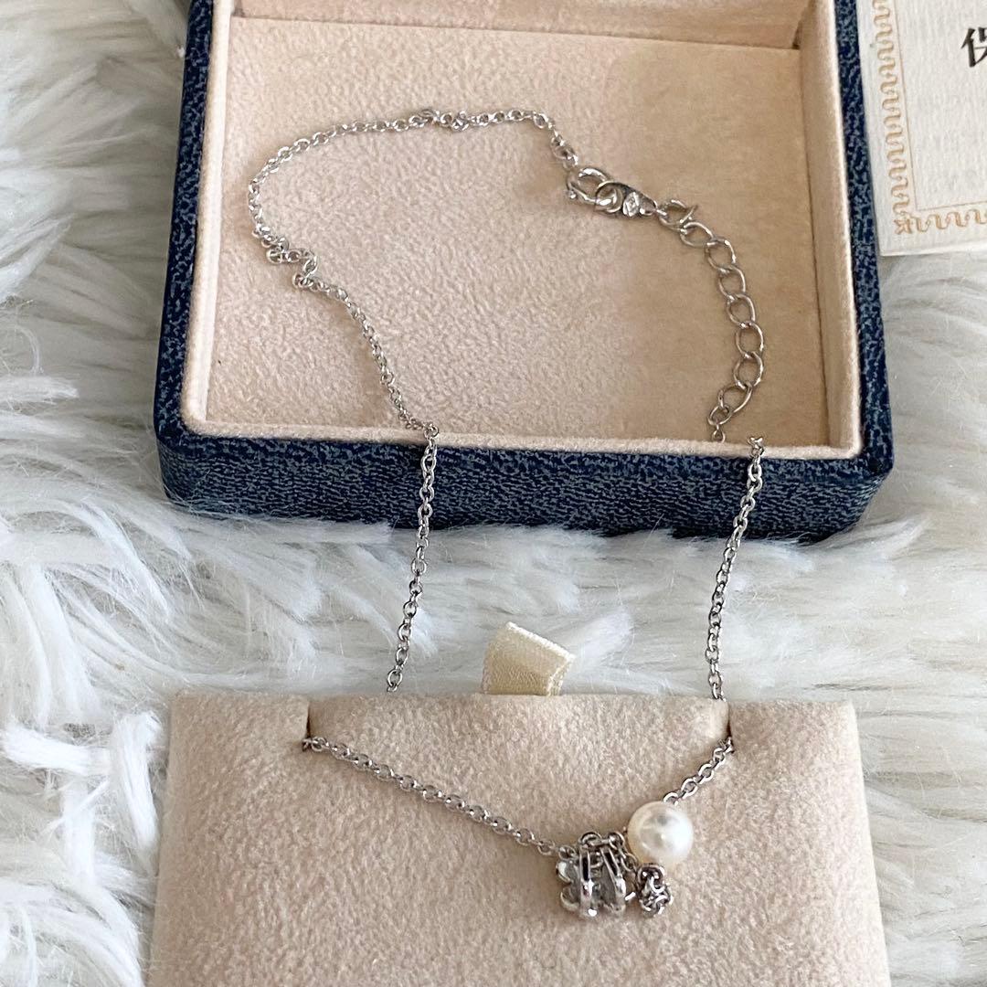 TASAKI Freshwater Pearl Pendant on a 40 cm silver chain displayed on a white background