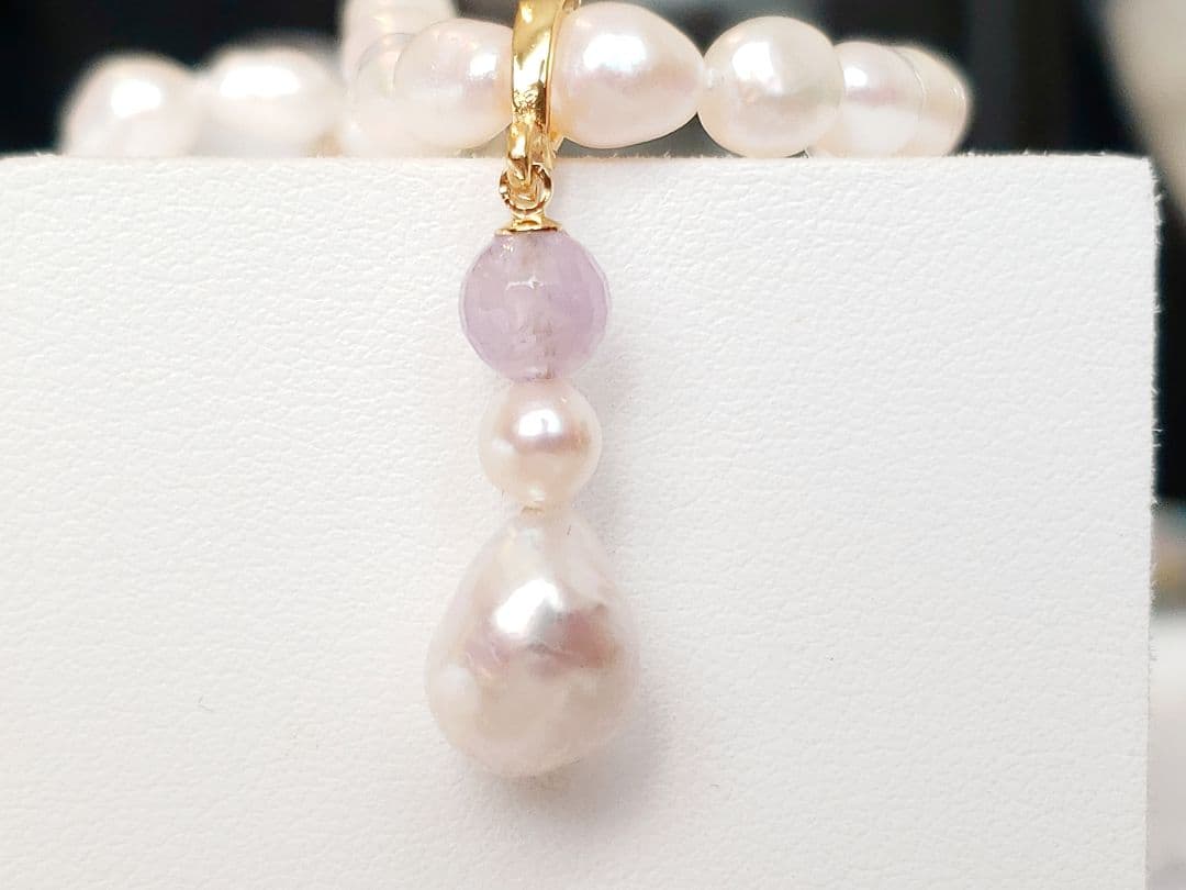 Akoya large 11.5mm pearl pendant with green, pink, blue iridescent colors and amethyst gemstone