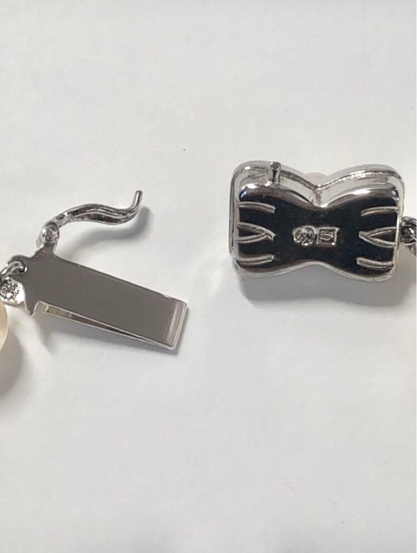 Tasaki Akoya pearl necklace and matching earrings set with 7.5mm pearls and silver double lock clasp