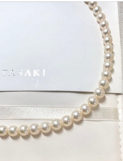 Tasaki Akoya pearl necklace and matching earrings set with 7.5mm pearls and silver double lock clasp