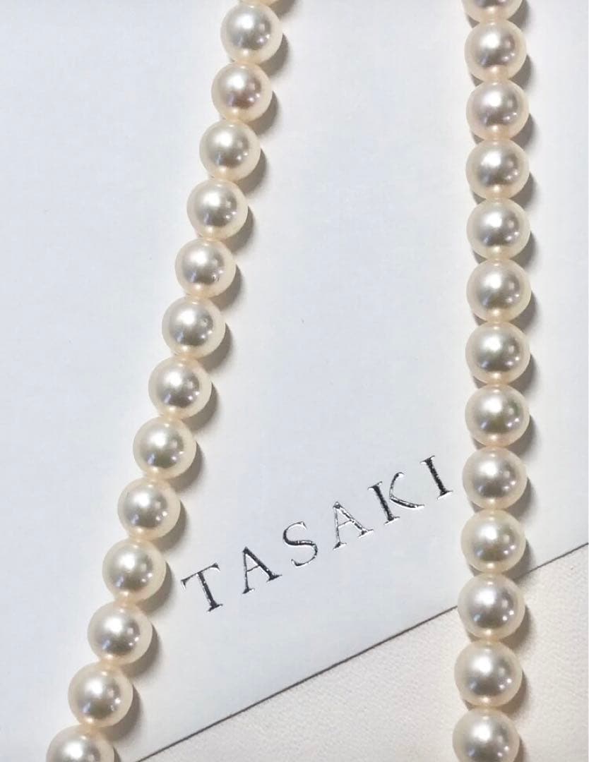 Tasaki Akoya pearl necklace and matching earrings set with 7.5mm pearls and silver double lock clasp