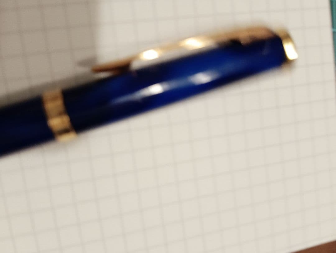 Waterman Face Romance Blue fountain pen with 18k fine nib and clip on a white background