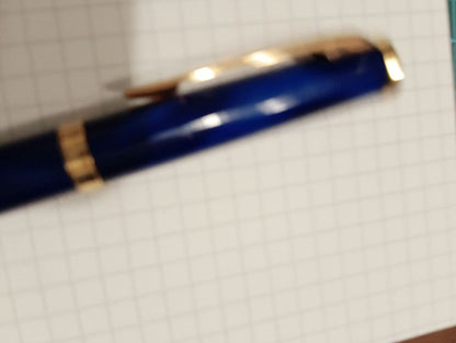 Waterman Face Romance Blue fountain pen with 18k fine nib and clip on a white background