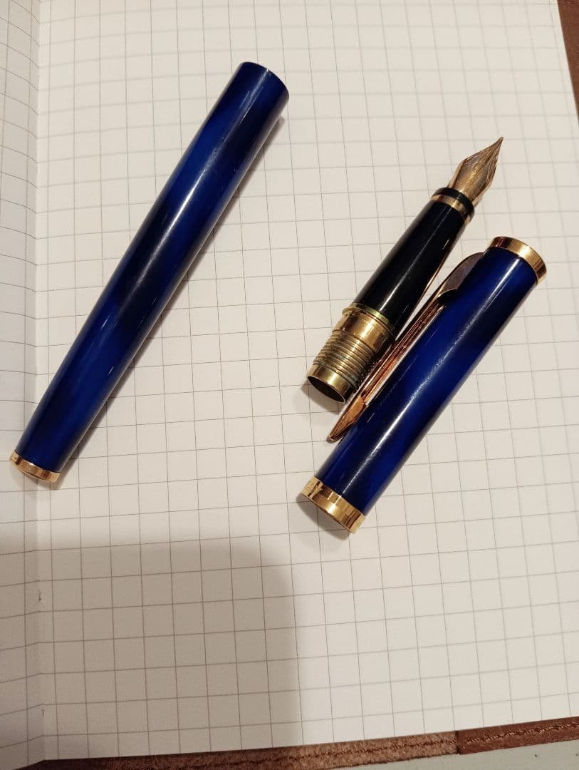 Waterman Face Romance Blue fountain pen with 18k fine nib and clip on a white background