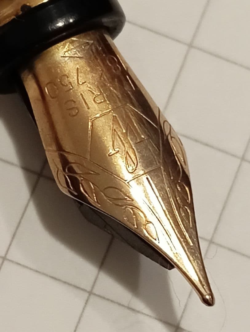 Waterman Face Romance Blue fountain pen with 18k fine nib and clip on a white background