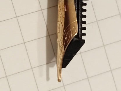 Waterman Face Romance Blue fountain pen with 18k fine nib and clip on a white background