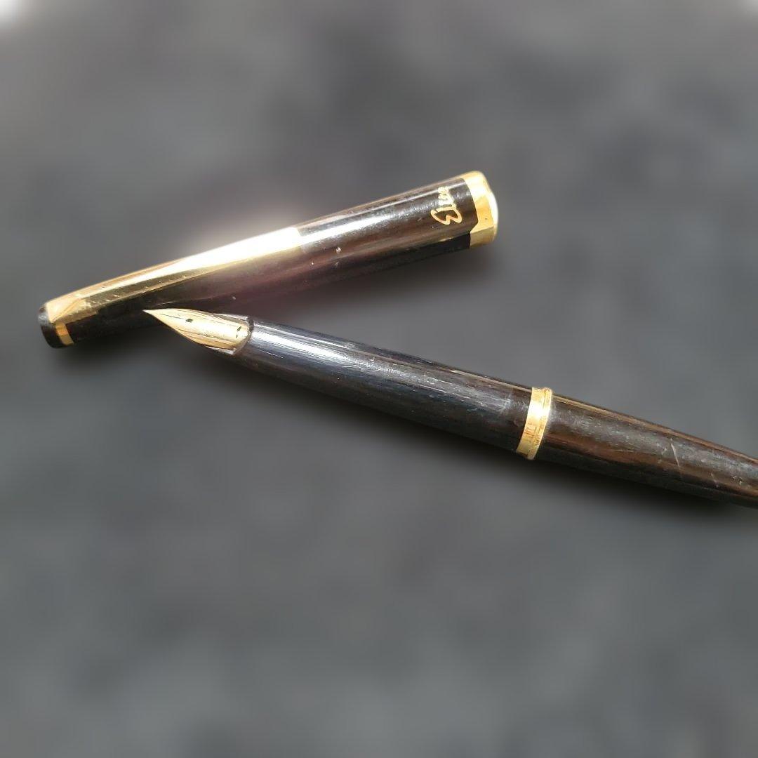 Black Pilot Elite fountain pen with resin body and gold plated accents shown with 14K586 nib