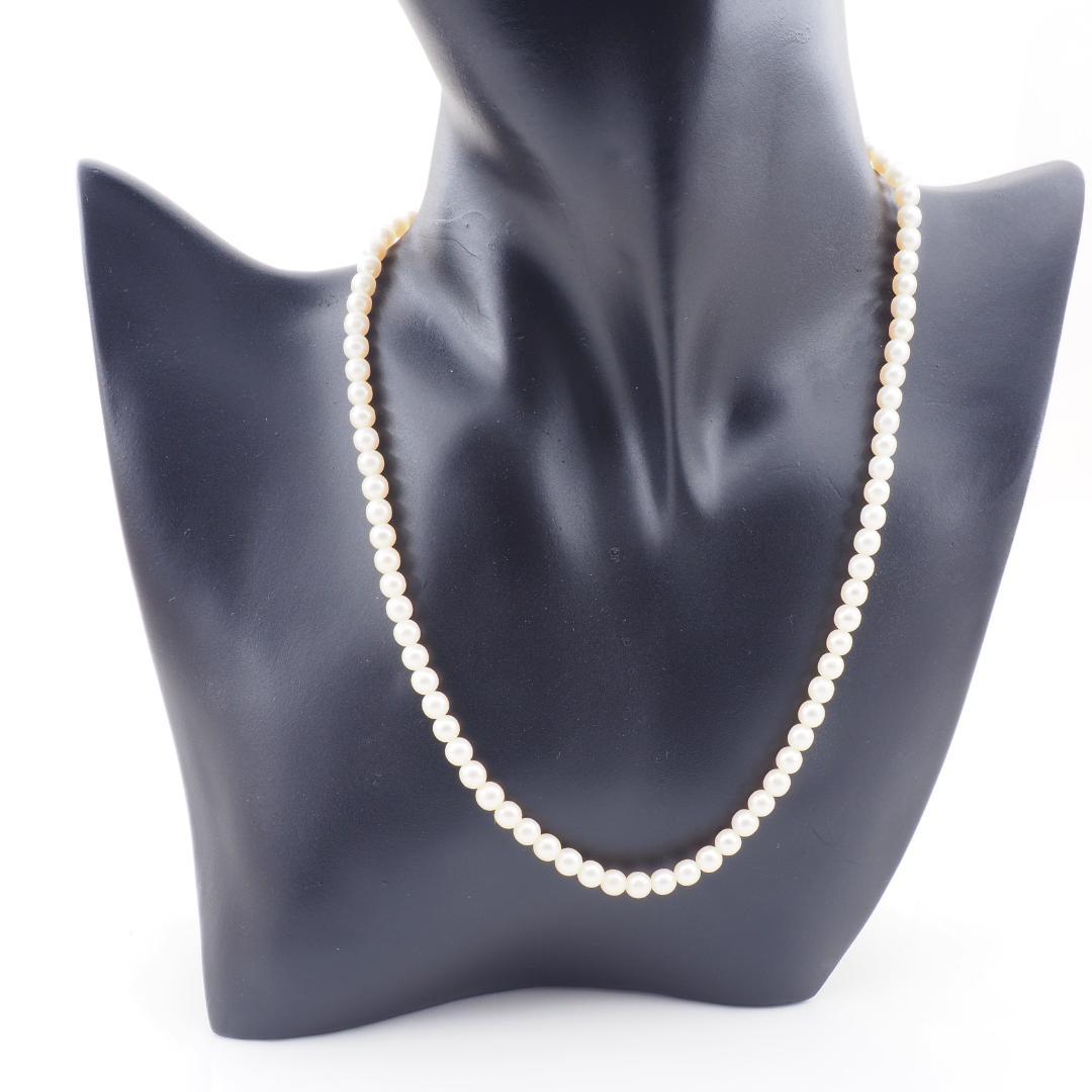 Tasaki necklace featuring 4.5-5.0mm freshwater pearls set on 18K yellow gold chain length 42cm