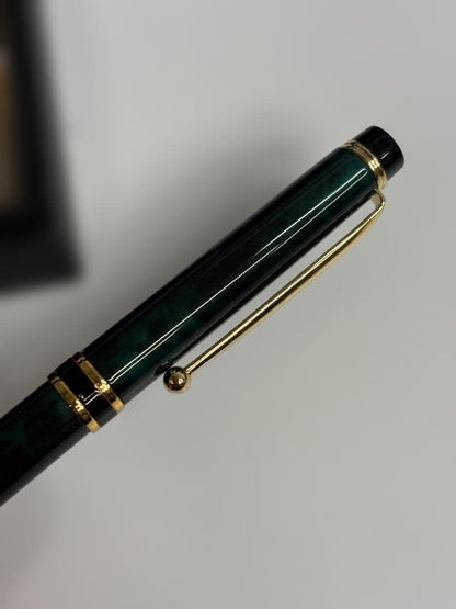 KWPILOT green ballpoint pen body with gold accents and oil-based ink