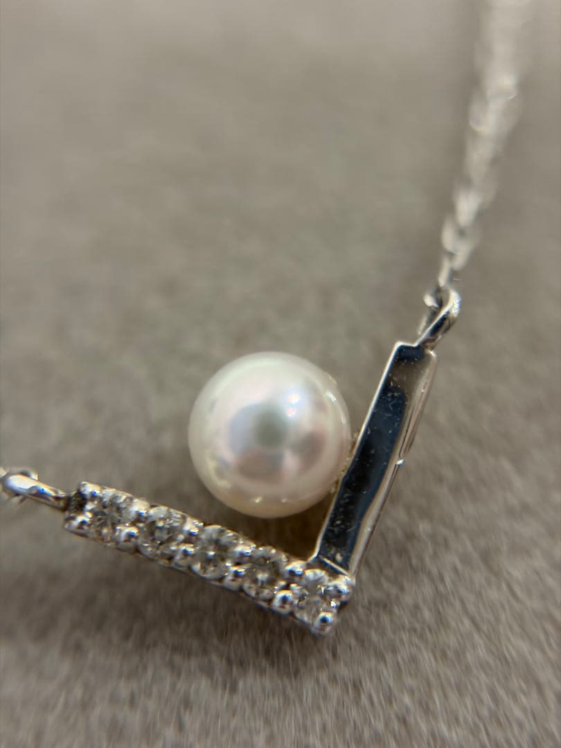 Law Pink Akoya pearl necklace with 0.03ct diamond set in platinum, featuring 3.5-4.0 mm pearls on a 41 cm chain